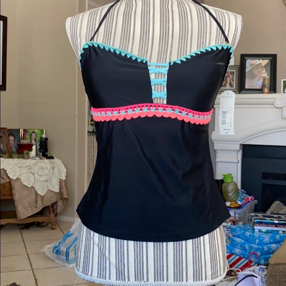 New with tags women’s bathing suit top